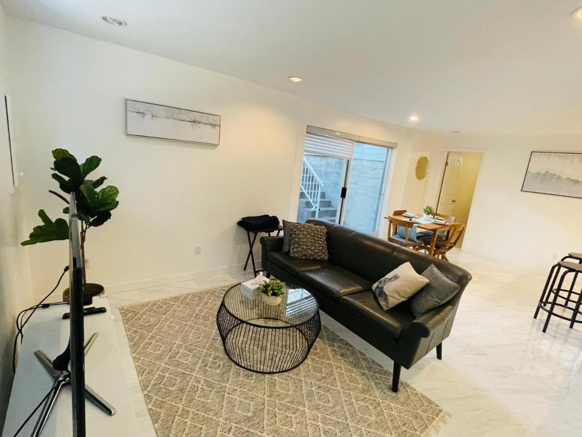 Adorable 2-Bedroom Basement in Vancouver Extérieur photo